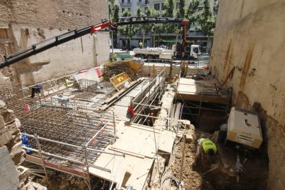 Imatge de les obres de construcció del nou edifici de la Diputació a la rambla Ferran.