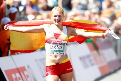 Takacs, feliz en el momento de cruzar la línea de meta tras una carrera en la que fue de menos a más.