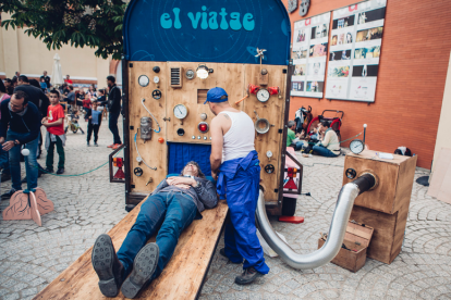 ‘El viatge’, una singular instalación de Tombs Creatius para que la vivan espectadores de uno en uno.