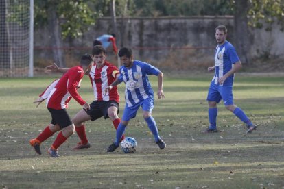 El partit entre el Puigvertenc i l’Artesa de Lleida va ser molt intens.