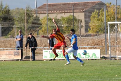 El capità del Palau pressiona un jugador de l’Albi.