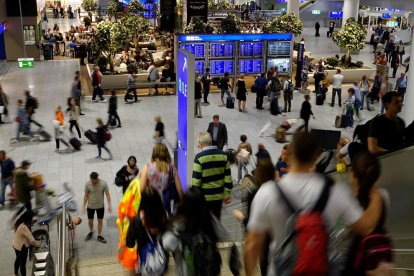 Imagen de archivo de pasajeros del aeropuerto de Frankfurt.