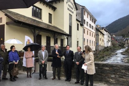 La inauguración de la iluminación del río Nere en Vielha.