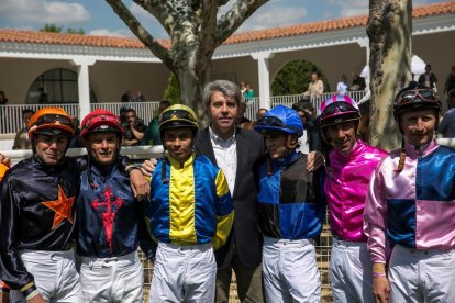 El presidente madrileño en funciones, Ángel Garrido, el domingo en el hipódromo de La Zarzuela.