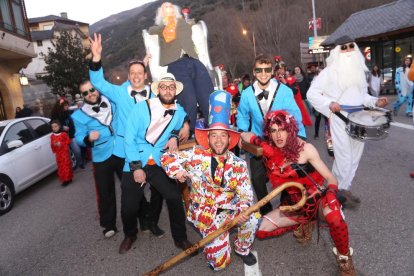 Imagen del año pasado de la rúa de carnaval en Sort. 