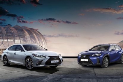 Lexus ha comptat amb el nou RC 300h com a primícia mundial a la capital francesa i amb l'edició exclusiva Yellow Edition del LC.