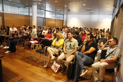 Los asistentes a la presentación de trabajos de investigación