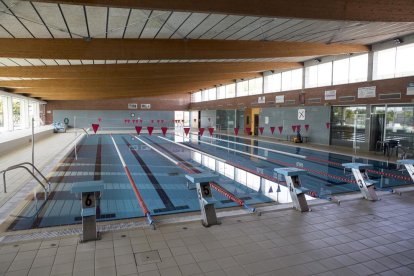 Les instal·lacions de la piscina coberta de Cervera.