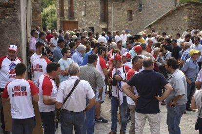 Participants en la concentració celebrada ahir a Castanesa (Ribagorça oscenca).