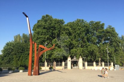 El acceso a los Campos Elíseos de Lleida.