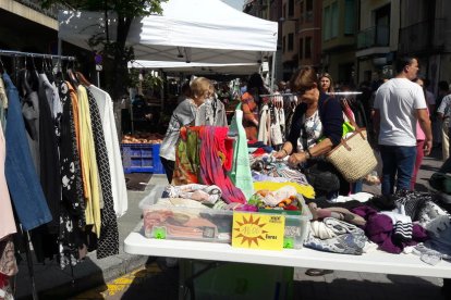 Cuarenta comercios de La Seu participan en el mercado de rebajas 