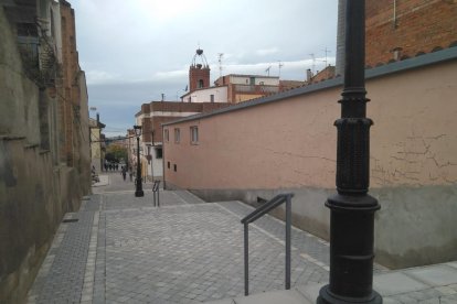 Les noves escalinates al carrer Orient d’Almacelles.