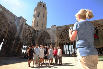 Turistes a la Seu Vella de Lleida.