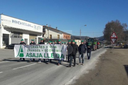 Un moment de la protesta de ramaders convocada per Asaja a Ponts.