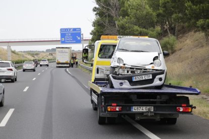 Imatge del cotxe implicat a l’accident que va tenir lloc a l’A-2 al seu pas per Lleida.