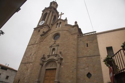 Imatge de la façana de Santa Maria de Montgai sense bastides.