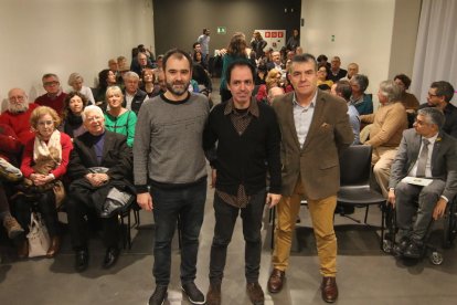 Francesc Canosa, en el centro entre el editor y el director del Museu.