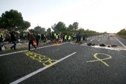 Los CDR levantan los peajes de varias autopistas en plena operación retorno