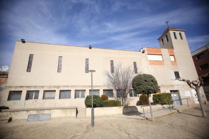 Retiren les pertinences i faran el Cau a l’aire lliure - Els escoltes han optat per començar a retirar les pertinences de l’històric local i, mentre busquen una solució definitiva al problema, traslladaran a partir de dissabte les activitats ...