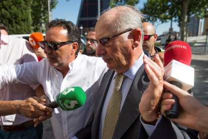 L’exvicepresident del Govern Rodrigo Rato, ahir, a l’arribar als jutjats de plaça de Castilla.