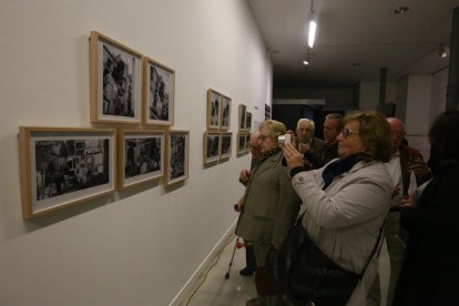 Públic a la inauguració de l’exposició, el 2 de novembre.