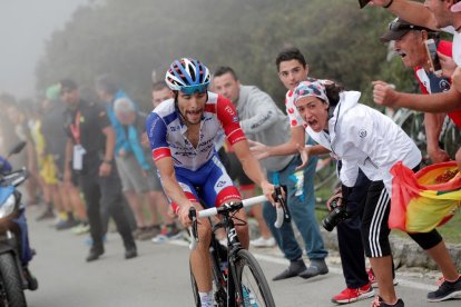 Thibaut Pinot afrontant en solitari els últims metres.