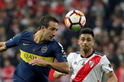 Jugadors i tècnics del River Plate celebren aixecant la Copa la conquesta del títol que els acredita com a campions de Sud-amèrica.