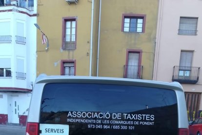 Un dels taxis de Ponent, en serveis mínims