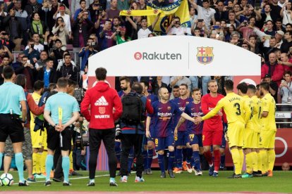 El Vila-real va fer el passadís al Barça i, a més, va obsequiar amb una ceràmica Iniesta a l’anunciar que deixa la Lliga a final de temporada.