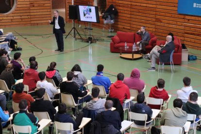 El professor de la UdL José Manuel Alonso, en la seua intervenció.