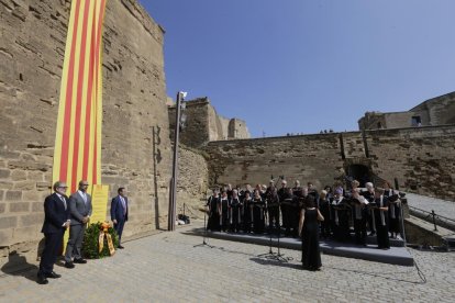 L’alcalde, Fèlix Larrosa, el conseller de l’Interior i el delegat del Govern, ahir a la Seu Vella.