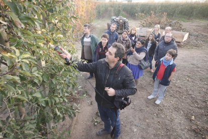 Una de las visitas programadas fue a un huerto.