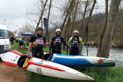 Els palistes de la patrulla del Sícoris que va aconseguir el bronze.