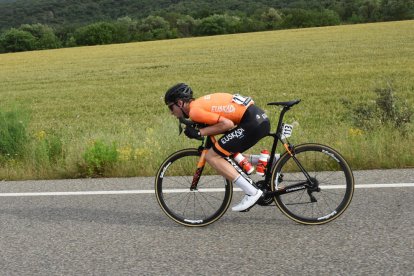 Txomin Juaristi, el vencedor de l’etapa i nou líder, durant la baixada d’un dels ports.