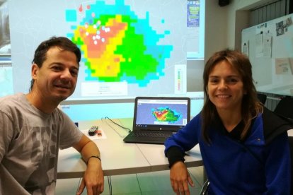 Carme Farnell, a la derecha, y Tomeu Rigo han liderado el desarrollo de este sistema de alerta.