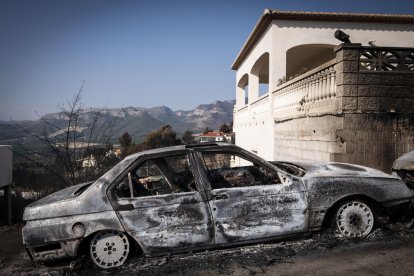 Imagen de una de las propiedades calcinadas en el incendio de Llutxent (Valencia).