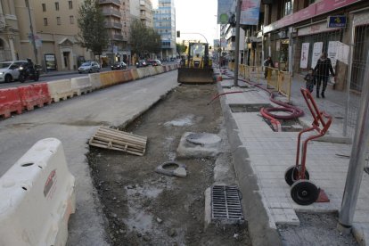 Estat actual de les obres del carril bici d’avinguda Catalunya.