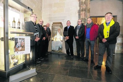 Membres de l'Agrupació Ilerdenca de Pessebristes ahir a la Canonja de la Seu Vella.