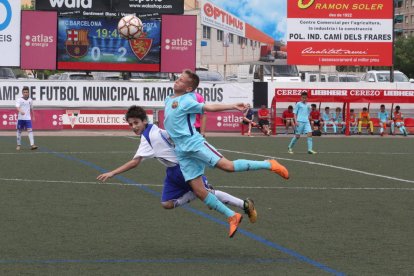 Una acció espectacular durant el partit entre el Saragossa, que va ser el campió, i el Barcelona.