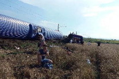 Aumenta a 24 la cifra de muertos en accidente de tren en noroeste de Turquía