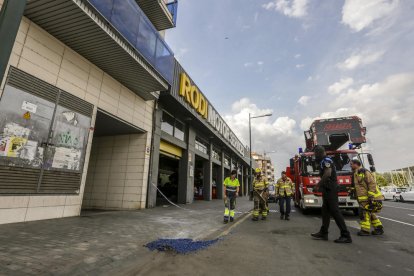 Restos del cristal que se desprendió.