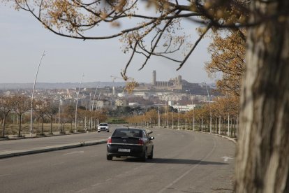 Vehicles circulant ahir per l’actual avinguda de Torre Salses.