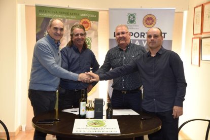 Firma de la adhesión del Molí d’Alcanó a la DO Les Garrigues.