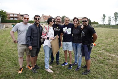 Calleja y el equipo del programa con el alcalde, Eloi Bergós (centro).