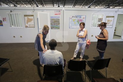 L'alcaldessa en funcions, Montse Mínguez, ha visita l'oficina d'atenció al temporer.