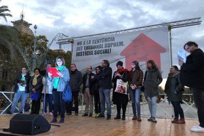 Acto de protesta por la sentencia del Supremo ante el Tribunal Superior de Justicia de Catalunya, ayer.