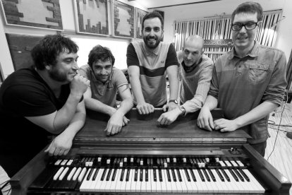 El quinteto, liderado por el cantante leridano Pau Llop.