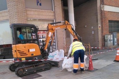 Obres per obrir ahir una rasa a Baró de Maials.