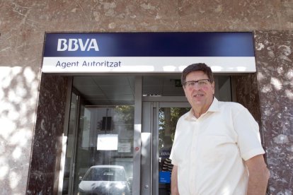 Josep Aldomà és l’agent autoritzat del BBVA que dóna servei a Sant Guim de Freixenet.