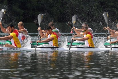 Saül Craviotto, Cristian Toro, Marcus Cooper i Rodrigo Germade, durant la final de K4 500 del Campionat d’Europa de Belgrad.